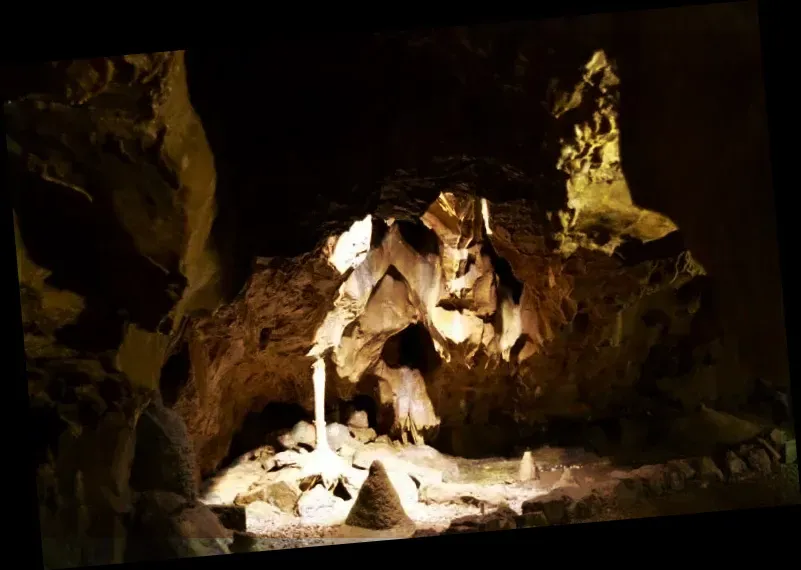 Stump Cross Caverns